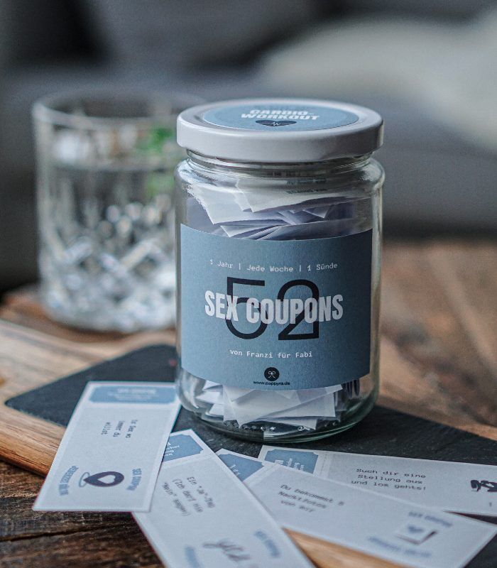 Sex Coupons für ihn in einem Glas.