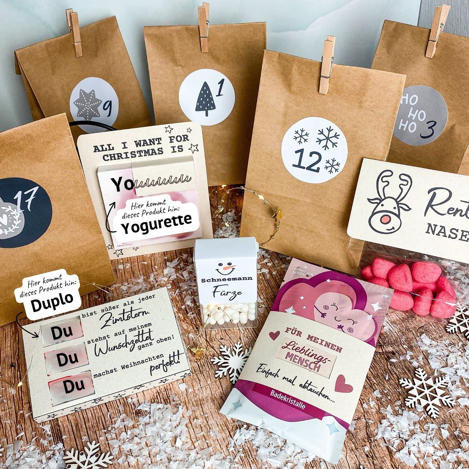 Lustiger Adventskalender zum Selbermachen mit witzigen Geschenkanhängern Lustiger Adventskalender mit 24 braunen Papiertüten, nummerierten Stickern und ausgedruckten Etiketten wie „Rentiernasen“, „Schneemann Fürze“ und „All I want for Christmas is Yogurette“. Druckvorlage für witzige Weihnachtsgeschenke zum Selbstbefüllen.