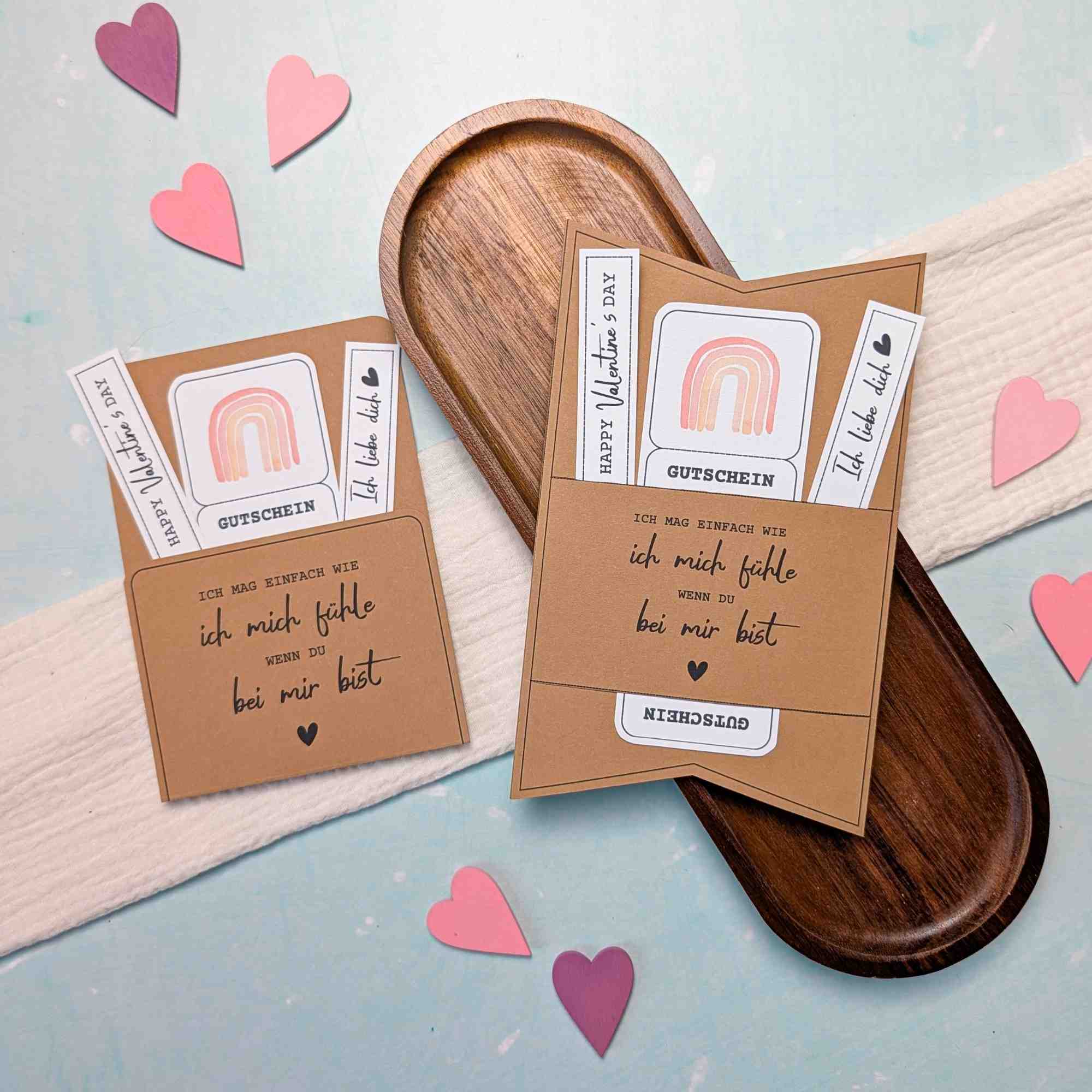 Gutschein Valentinstag verpacken. Druckvorlage für eine Gutscheinkarte bzw. Gutscheinhülle, auf der steht „Ich mag einfach wie ich mich fühle, wenn du bei mir bist“.