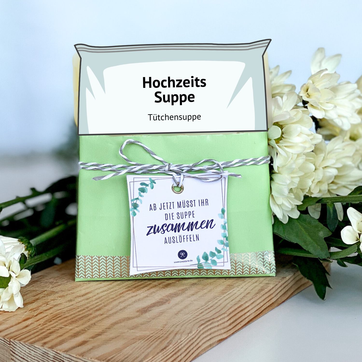 Hochzeitssuppe gemeinsam auslöffeln Hochzeitssuppe mit einem Geschenkanhänger "Ab jetzt müsst ihr die Suppe gemeinsam auslöffeln".