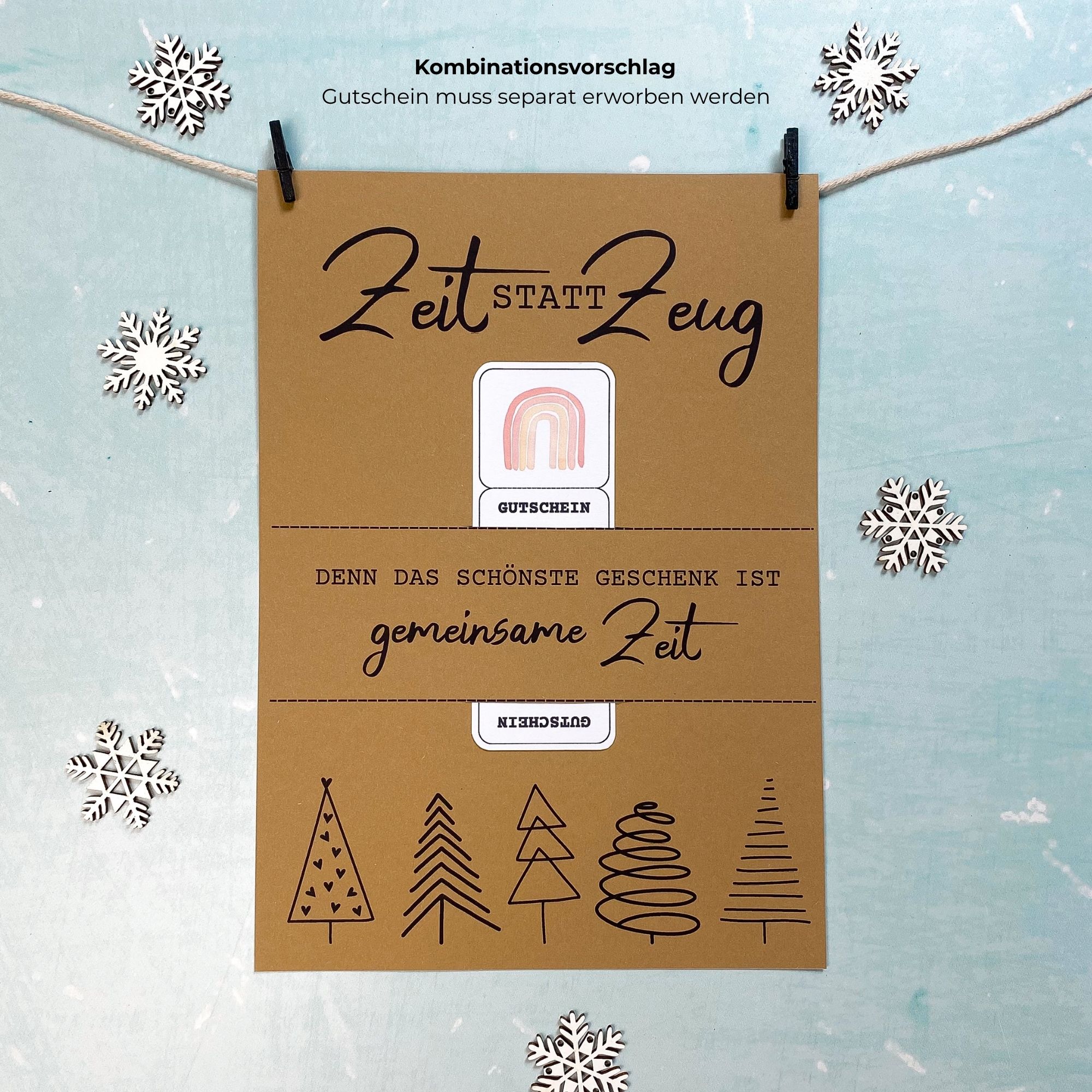 Kombinationsvorschlag: Gutscheinposter „Zeit statt Zeug – Denn das schönste Geschenk ist gemeinsame Zeit“. Gedruckt auf Kraftkarton mit Gutscheinfach, dekoriert mit Schneeflocken. Weihnachten Zeit schenken als PDF Druckvorlage zum Selbermachen.