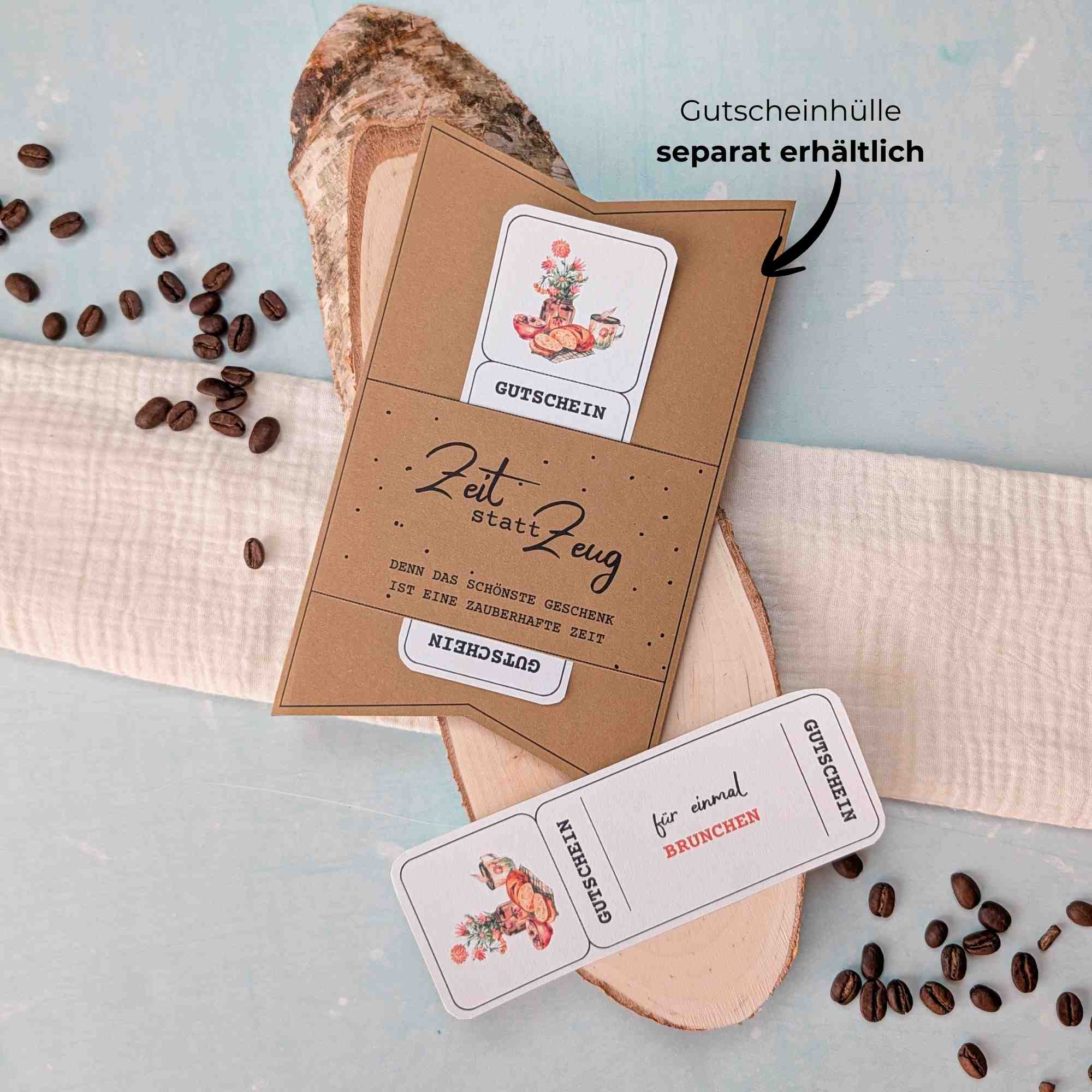 Brunchen Gutschein Vorlage Brunchen Gutschein Vorlage zum Ausdrucken. Der Gutschein steckt in einer Gutscheinkarte, auf der steht „Zeit statt Zeug“. Diese Gutscheinkarte muss separat erworben werden. Liebevoll gestaltete Druckvorlagen, um ganz einfach einen Gutschein Brunchen selber basteln zu können.