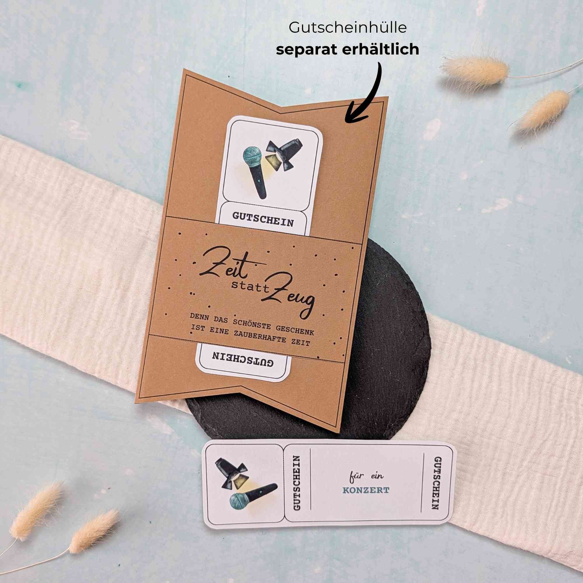 Konzert Gutschein Vorlage Konzert Gutschein Vorlage zum Ausdrucken. Der Gutschein steckt in einer Gutscheinkarte, auf der steht „Zeit statt Zeug“. Diese Gutscheinkarte muss separat erworben werden. Liebevoll gestaltete Druckvorlagen, um ganz einfach einen Gutschein Konzert selber basteln zu können.