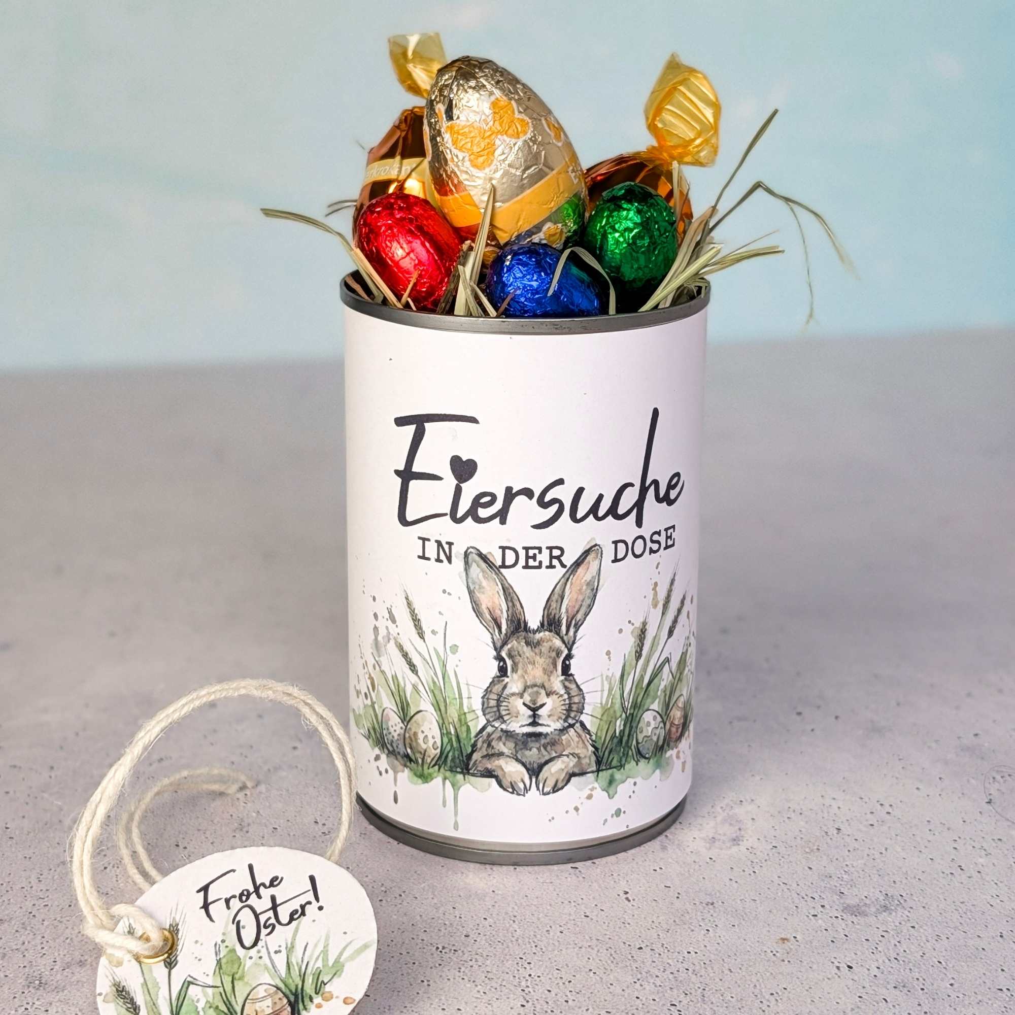 Eiersuche in der Dose Ostern Konservendosen Banderole Eine festliche Konservendosen Banderole für Ostern: Gestalte mit dieser praktischen PDF Vorlage eine kreative Eiersuche in der Dose und zaubere im Handumdrehen ein tolles Last Minute Geschenk.